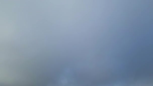 Cielo Azul Hermoso Brillante Con Pocas Nubes Gruesas Durante Día — Vídeo de stock