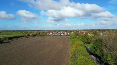 İngiltere, Bedfordshire 'ın en güzel kırsal manzarasının havadan görüntüsü. Görüntü İHA 'nın Kamerasıyla 30 Ekim 2023' te Güzel Kısmen Bulutlu Gün 'de çekildi..