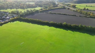 İngiltere, Bedfordshire 'ın en güzel kırsal manzarasının havadan görüntüsü. Görüntü İHA 'nın Kamerasıyla 30 Ekim 2023' te Güzel Kısmen Bulutlu Gün 'de çekildi..