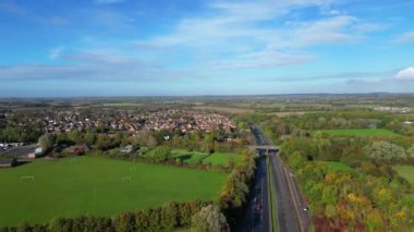 İngiltere, Bedfordshire 'ın en güzel kırsal manzarasının havadan görüntüsü. Görüntü İHA 'nın Kamerasıyla 30 Ekim 2023' te Güzel Kısmen Bulutlu Gün 'de çekildi..