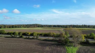 İngiltere, Bedfordshire 'ın en güzel kırsal manzarasının havadan görüntüsü. Görüntü İHA 'nın Kamerasıyla 30 Ekim 2023' te Güzel Kısmen Bulutlu Gün 'de çekildi..