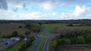 İngiltere, Bedfordshire 'ın en güzel kırsal manzarasının havadan görüntüsü. Görüntü İHA 'nın Kamerasıyla 30 Ekim 2023' te Güzel Kısmen Bulutlu Gün 'de çekildi..