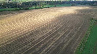 İngiltere, Bedfordshire 'ın en güzel kırsal manzarasının havadan görüntüsü. Görüntü İHA 'nın Kamerasıyla 30 Ekim 2023' te Güzel Kısmen Bulutlu Gün 'de çekildi..