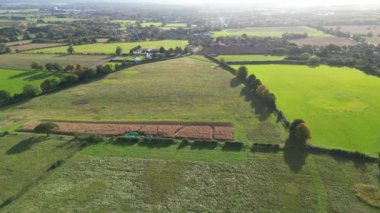 İngiltere, Bedfordshire 'ın en güzel kırsal manzarasının havadan görüntüsü. Görüntü İHA 'nın Kamerasıyla 30 Ekim 2023' te Güzel Kısmen Bulutlu Gün 'de çekildi..