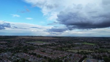Soğuk ve Rüzgarlı Gün 'de Güzel Gök ve Bulutların Yüksek Açı Görüntüsü