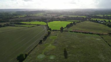 İngiltere, Bedfordshire 'ın en güzel kırsal manzarasının havadan görüntüsü. Görüntü İHA 'nın Kamerasıyla 30 Ekim 2023' te Güzel Kısmen Bulutlu Gün 'de çekildi..