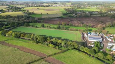 İngiltere, Bedfordshire 'ın en güzel kırsal manzarasının havadan görüntüsü. Görüntü İHA 'nın Kamerasıyla 30 Ekim 2023' te Güzel Kısmen Bulutlu Gün 'de çekildi..