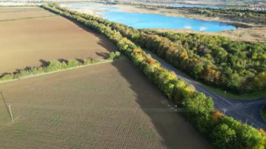 İngiltere, Bedfordshire 'ın en güzel kırsal manzarasının havadan görüntüsü. Görüntü İHA 'nın Kamerasıyla 30 Ekim 2023' te Güzel Kısmen Bulutlu Gün 'de çekildi..