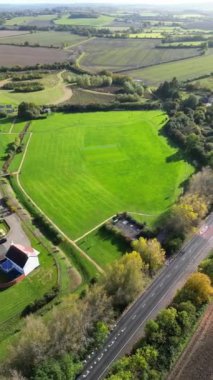 İngiltere, Bedfordshire 'ın en güzel kırsal manzarasının havadan görüntüsü. Görüntü İHA 'nın Kamerasıyla 30 Ekim 2023' te Güzel Kısmen Bulutlu Gün 'de çekildi..
