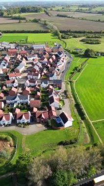 İngiltere, Bedfordshire 'ın en güzel kırsal manzarasının havadan görüntüsü. Görüntü İHA 'nın Kamerasıyla 30 Ekim 2023' te Güzel Kısmen Bulutlu Gün 'de çekildi..