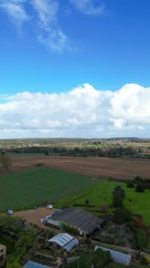 İngiltere, Bedfordshire 'ın en güzel kırsal manzarasının havadan görüntüsü. Görüntü İHA 'nın Kamerasıyla 30 Ekim 2023' te Güzel Kısmen Bulutlu Gün 'de çekildi..