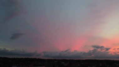 Soğuk ve Rüzgarlı Akşamlarda Güzel Gök ve Bulutların Yüksek Açı Görüntüsü