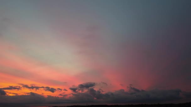 Soğuk Rüzgarlı Akşamlarda Güzel Gök Bulutların Yüksek Açı Görüntüsü — Stok video