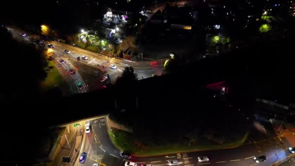 夜景下英格兰中卢顿镇照明道路及住宅区的高角景观 拍摄于2023年11月4日 — 图库视频影像