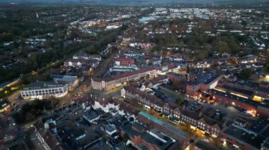 İngiltere 'de Aydınlanmış Letchworth Garden City' nin En Güzel Yüksek Açılı Görüntüsü. Görüntü, İHA 'nın Kamerasıyla 11 Kasım 2023' te Günbatımından Sonra