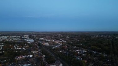 İngiltere 'de Aydınlanmış Letchworth Garden City' nin En Güzel Yüksek Açılı Görüntüsü. Görüntü, İHA 'nın Kamerasıyla 11 Kasım 2023' te Günbatımından Sonra