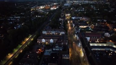 İngiltere 'de Aydınlanmış Letchworth Garden City' nin En Güzel Yüksek Açılı Görüntüsü. Görüntü, İHA 'nın Kamerasıyla 11 Kasım 2023' te Günbatımından Sonra