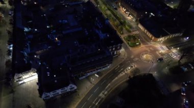 İngiltere 'de Aydınlanmış Letchworth Garden City' nin En Güzel Yüksek Açılı Görüntüsü. Görüntü, İHA 'nın Kamerasıyla 11 Kasım 2023' te Günbatımından Sonra