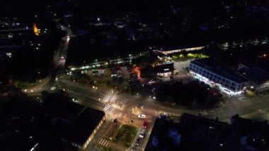 İngiltere 'de Aydınlanmış Letchworth Garden City' nin En Güzel Yüksek Açılı Görüntüsü. Görüntü, İHA 'nın Kamerasıyla 11 Kasım 2023' te Günbatımından Sonra