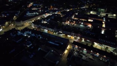 İngiltere 'de Aydınlanmış Letchworth Garden City' nin En Güzel Yüksek Açılı Görüntüsü. Görüntü, İHA 'nın Kamerasıyla 11 Kasım 2023' te Günbatımından Sonra