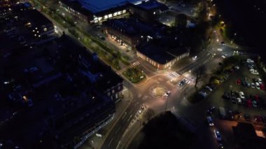 İngiltere 'de Aydınlanmış Letchworth Garden City' nin En Güzel Yüksek Açılı Görüntüsü. Görüntü, İHA 'nın Kamerasıyla 11 Kasım 2023' te Günbatımından Sonra