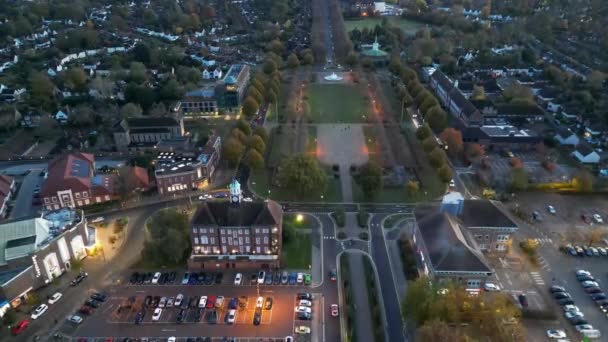 英国灯火通明的莱奇沃思花园城市最美丽的高角度镜头 2023年11月11日 日落后 中的镜头是用无人机拍摄的 — 图库视频影像