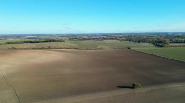 İngiltere 'nin Letchworth Garden şehrinin kırsal arazisinin hava görüntüsü. Görüntü İHA 'nın Kamerasıyla 11 Kasım 2023' te çekildi.