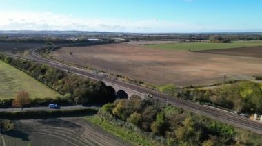 İngiltere 'nin Letchworth Garden şehrinin kırsal arazisinin hava görüntüsü. Görüntü İHA 'nın Kamerasıyla 11 Kasım 2023' te çekildi.