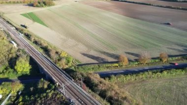 İngiltere 'nin Letchworth Garden şehrinin kırsal arazisinin hava görüntüsü. Görüntü İHA 'nın Kamerasıyla 11 Kasım 2023' te çekildi.
