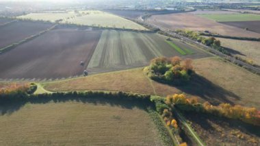 İngiltere 'nin Letchworth Garden şehrinin kırsal arazisinin hava görüntüsü. Görüntü İHA 'nın Kamerasıyla 11 Kasım 2023' te çekildi.