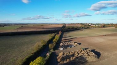 İngiltere 'nin Letchworth Garden şehrinin kırsal arazisinin hava görüntüsü. Görüntü İHA 'nın Kamerasıyla 11 Kasım 2023' te çekildi.