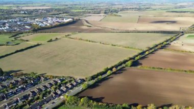 İngiltere 'nin Letchworth Garden şehrinin kırsal arazisinin hava görüntüsü. Görüntü İHA 'nın Kamerasıyla 11 Kasım 2023' te çekildi.