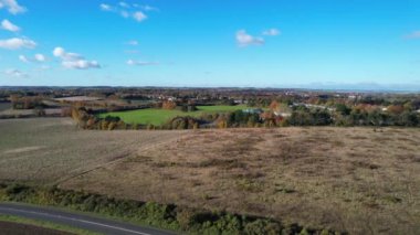 İngiltere 'nin Letchworth Garden şehrinin kırsal arazisinin hava görüntüsü. Görüntü İHA 'nın Kamerasıyla 11 Kasım 2023' te çekildi.