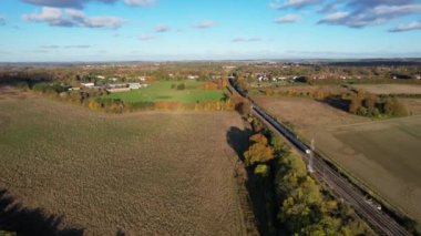 İngiltere 'nin Letchworth Garden şehrinin kırsal arazisinin hava görüntüsü. Görüntü İHA 'nın Kamerasıyla 11 Kasım 2023' te çekildi.
