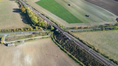 İngiltere 'nin Letchworth Garden şehrinin kırsal arazisinin hava görüntüsü. Görüntü İHA 'nın Kamerasıyla 11 Kasım 2023' te çekildi.