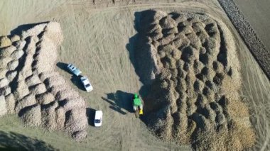 İngiltere 'nin Letchworth Garden şehrinin kırsal arazisinin hava görüntüsü. Görüntü İHA 'nın Kamerasıyla 11 Kasım 2023' te çekildi.