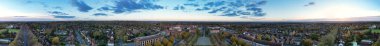 Günbatımında İngiltere 'nin Letchworth Garden City' sinin güzel Yüksek Açılı Panoramik Manzarası. Görüntü İHA 'nın Kamerasıyla 11 Kasım 2023' te çekildi.