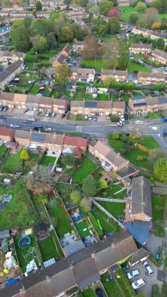 英国亨普斯台德市最美丽的高角度垂直和肖像风格的形象 2023年11月5日 在艳阳天和风天 用Drone S相机拍摄的镜头 — 图库视频影像