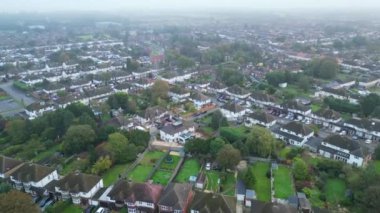 İngiltere 'nin Merkez Otostop Kasabası Büyük Britanya' daki Yerleşim Bölgesi Evlerinin Hava Hızı Görüntüsü. Görüntü İHA 'nın Kamerasıyla 28 Ekim 2023' te çekildi.