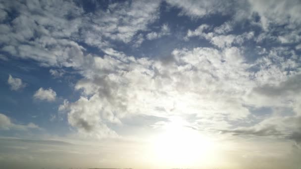 Soğuk Rüzgarlı Gün Güzel Gök Bulutların Yüksek Açı Görüntüsü — Stok video