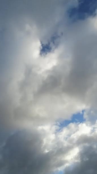 Wspaniałe Nagranie High Angle Pięknym Niebem Dramatycznymi Chmurami Nad Luton — Wideo stockowe