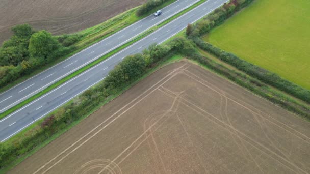 イギリスのヒッチン町の田園風景の航空写真 2023年10月28日にドローンのカメラで撮影された映像 — ストック動画