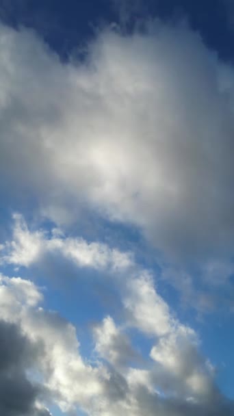 Imágenes Verticales Alto Ángulo Del Cielo Único Nubes Sobre Inglaterra — Vídeo de stock