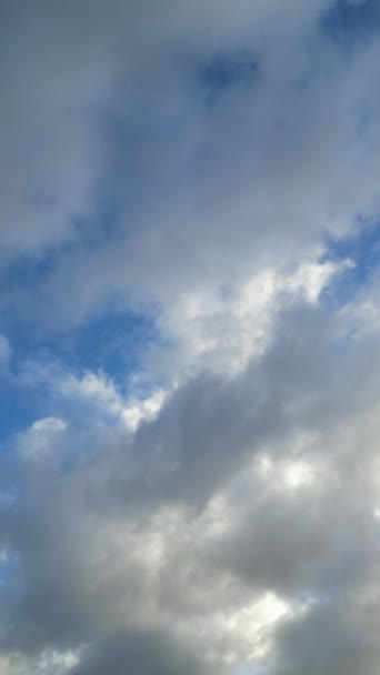 High Angle Verticale Beeld Van Unieke Lucht Wolken Engeland — Stockvideo