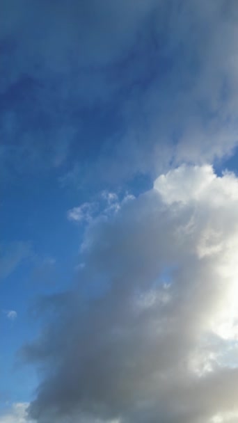 High Angle Verticale Beeld Van Unieke Lucht Wolken Engeland — Stockvideo