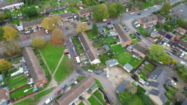 İngiltere 'nin Hemel Hempstead şehrinin en güzel yüksek açılı görüntüsü. İHA 'nın Kamerasıyla 5 Kasım 2023' te Parlak Güneş ve Rüzgarlı Gün 'de Çekilen Görüntü.