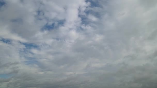 Images Caméra Drone Angle Élevé Ciel Bleu Avec Des Nuages — Video
