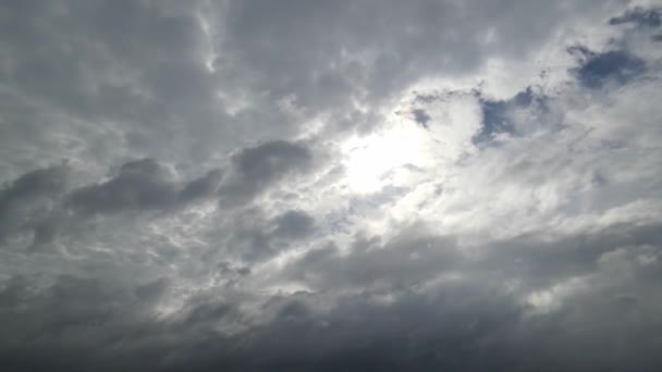 Imágenes Cámara Drone Alto Ángulo Cielo Azul Con Nubes Dramáticas — Vídeo de stock