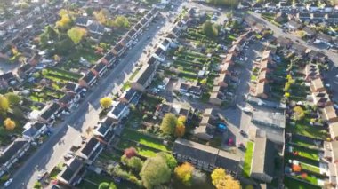 İngiltere 'nin Dunstable kasabasının yüksek açılı hızlandırılmış görüntüleri. Dunstable, Houghton Regis ve Luton Town birbirleriyle ortak. 17 Kasım 2023 'te Çekilen Görüntüler