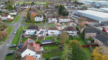 İngiltere 'nin Dunstable kasabasının yüksek açılı hızlandırılmış görüntüleri. Dunstable, Houghton Regis ve Luton Town birbirleriyle ortak. 17 Kasım 2023 'te Çekilen Görüntüler